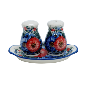 Salt and pepper shakers (A12 D12)