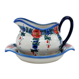 Sauce boat with a tray (A37 D10)