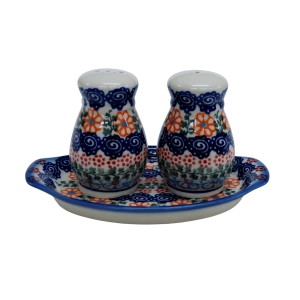 Salt and pepper shakers (A12 D35)