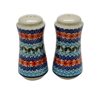 Salt and pepper shakers (A16 D69)