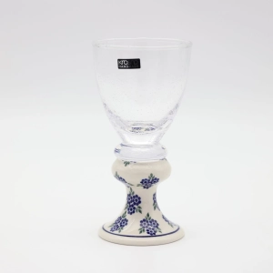 Wine glass with bubbles (A22 D16)       