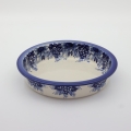 Okrągłe ceramiczne naczynie do zapiekania z Bolesławca, ręcznie zdobiona ceramika bolesławiecka, polskie rękodzieło artystyczne do piekarnika, mikrofalówki i zmywarki.