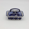 Hand-painted butter dish made from traditional Bolesławiec pottery. A practical and elegant container perfect for storing and serving butter.
