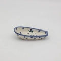 Hand-painted spoon rest made from traditional Bolesławiec pottery. A practical and decorative kitchen accessory ideal for cooking and serving dishes.