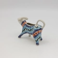 This ceramic cow-shaped creamer with a 100 ml capacity is an absolute classic of Bolesławiec craftsmanship, combined with a joyful design that will liven up any table and make your coffee ritual even more pleasant.