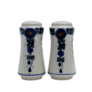 Salt and pepper shakers (A16 D40)   