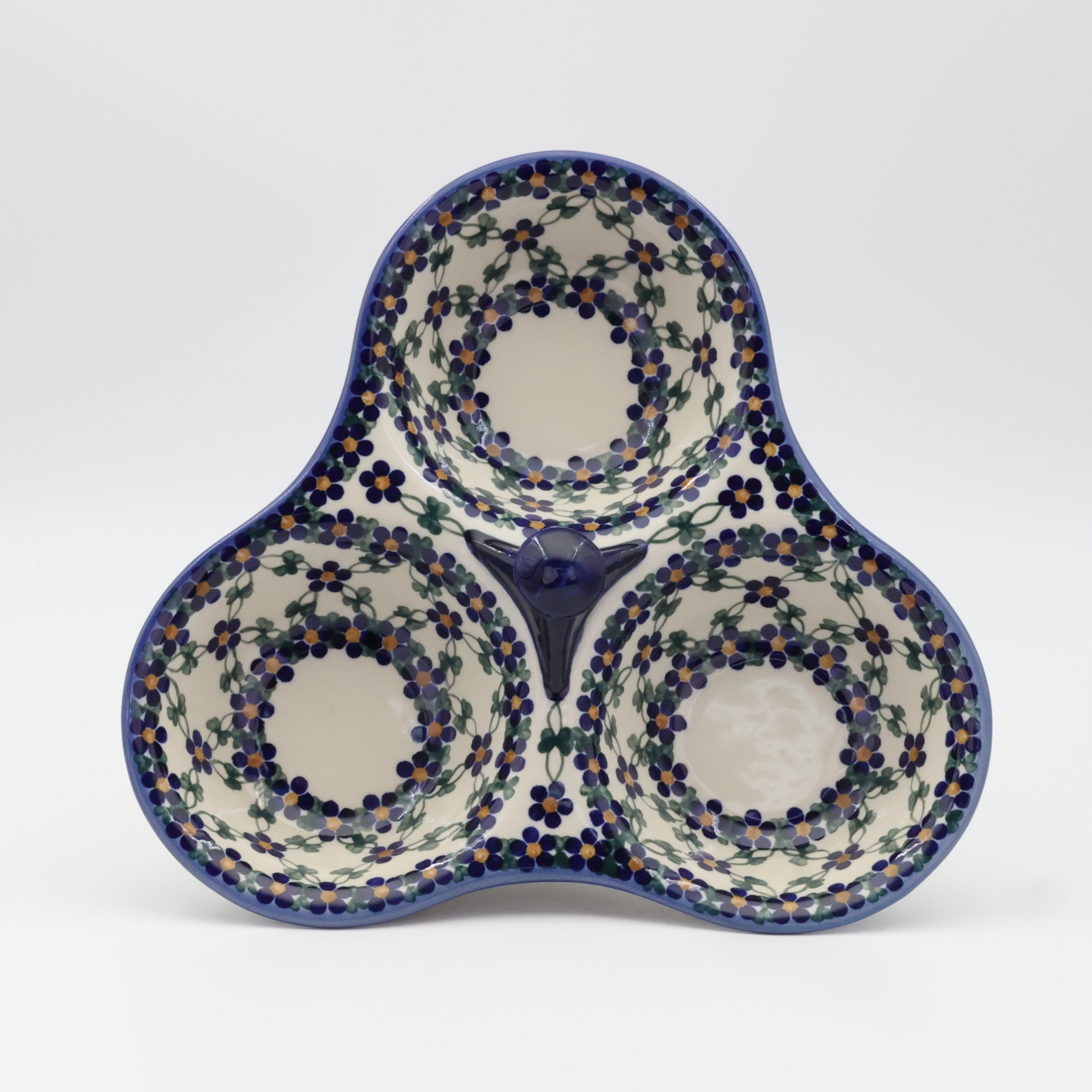 Triple serving tray A365 D6 – hand-painted Bolesławiec pottery, perfect for serving snacks, cheeses, and appetizers.