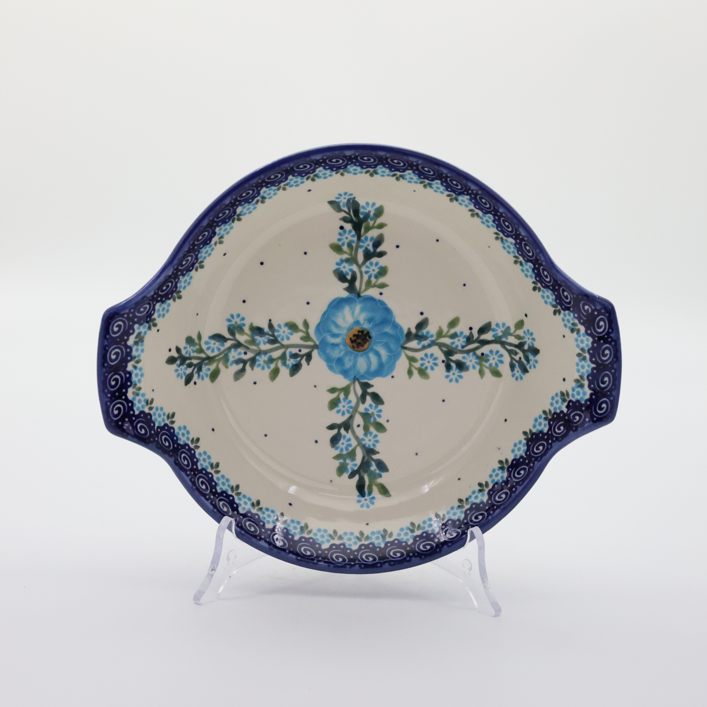 Round baking dish with handles made of Boleslawiec pottery.